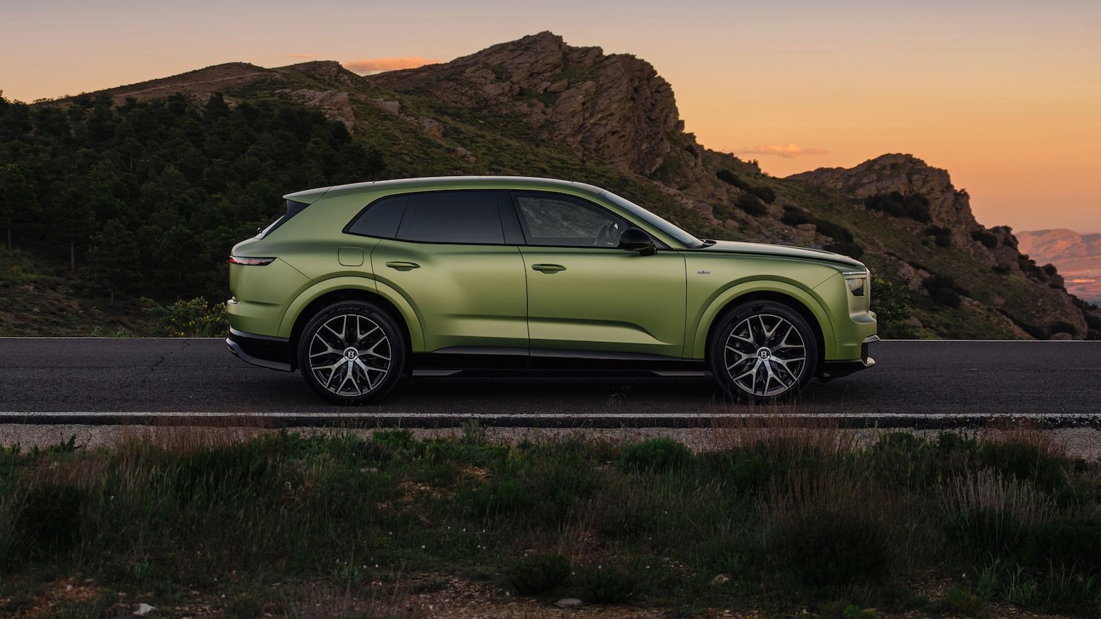 Bentley Torcal: 888 ίπποι, 600 χλμ. και φόρτιση 10-80% σε 16 λεπτά